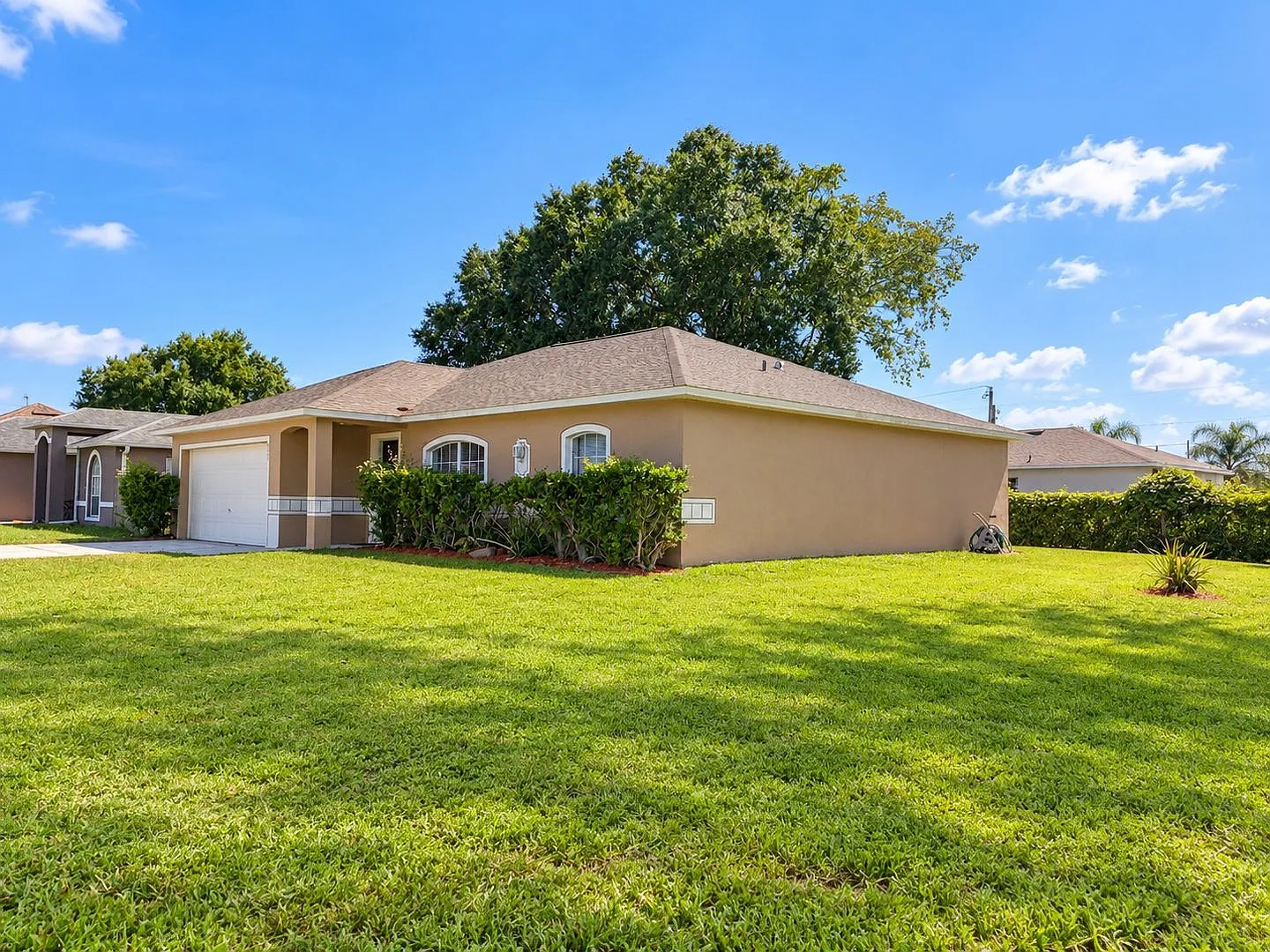 Spacious 3-Bedroom Poinciana Home with Large Yard, Garage, Cable & Internet Included! — Photo 2