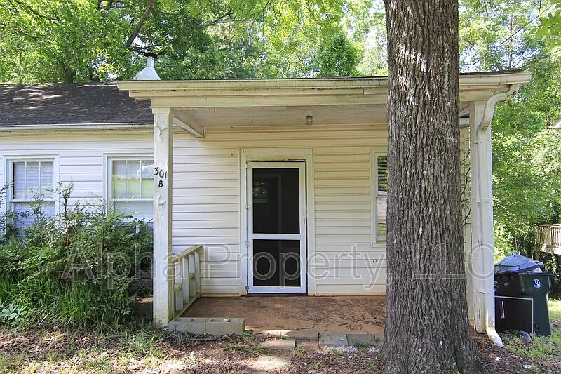 1 bed, 1.0 bath, 500 sqft, $795 — Photo 2
