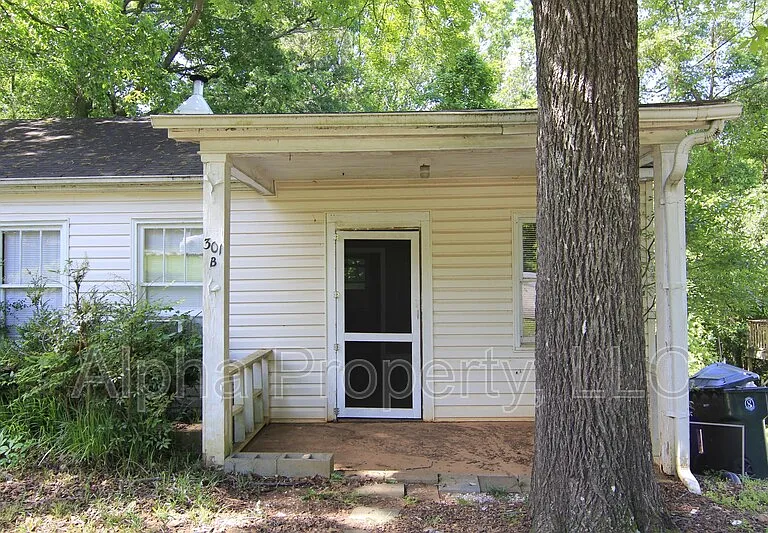 301 Dupont Dr #B — Photo 2
