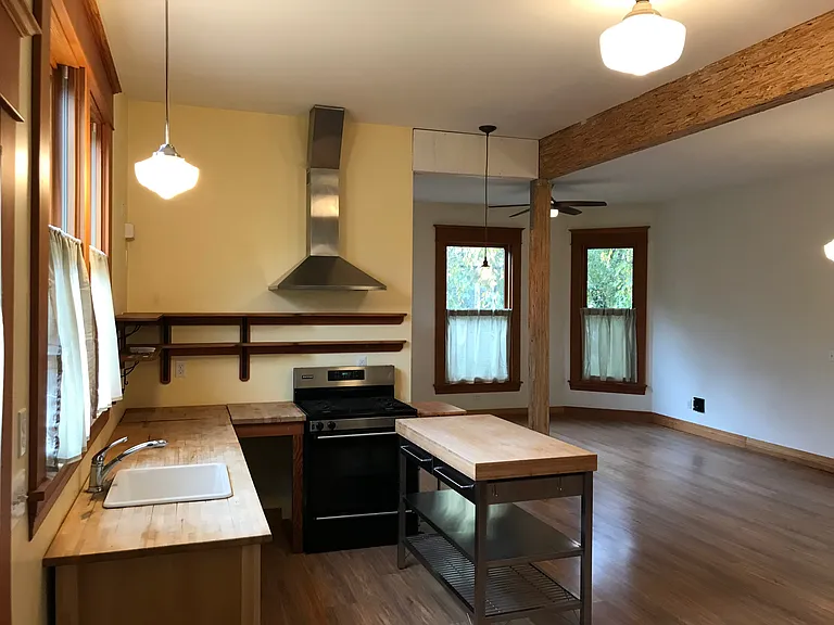 249 N Ivy St — Photo 2