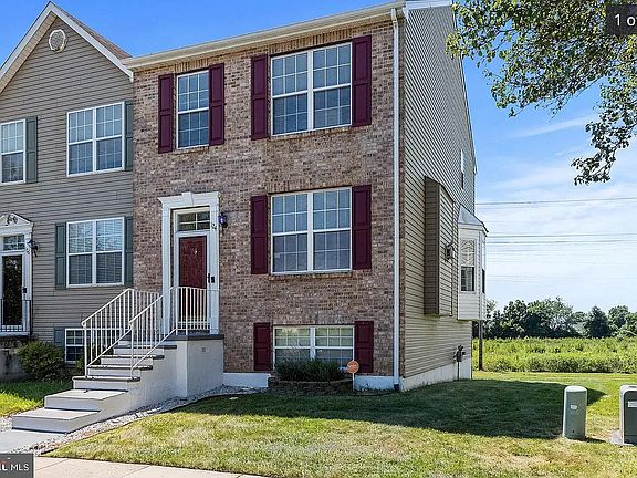 3rd image of 124 Versailles Ct