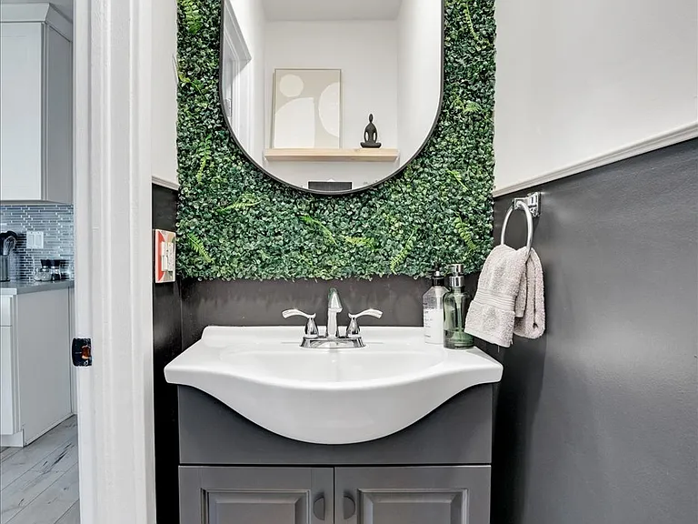 1138 W 52nd St — Photo 16