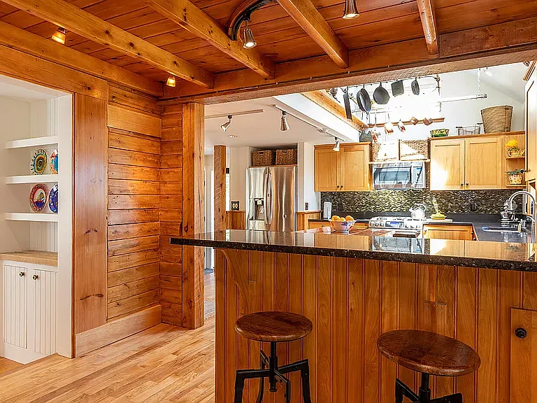 Breakfast bar area in kitchen