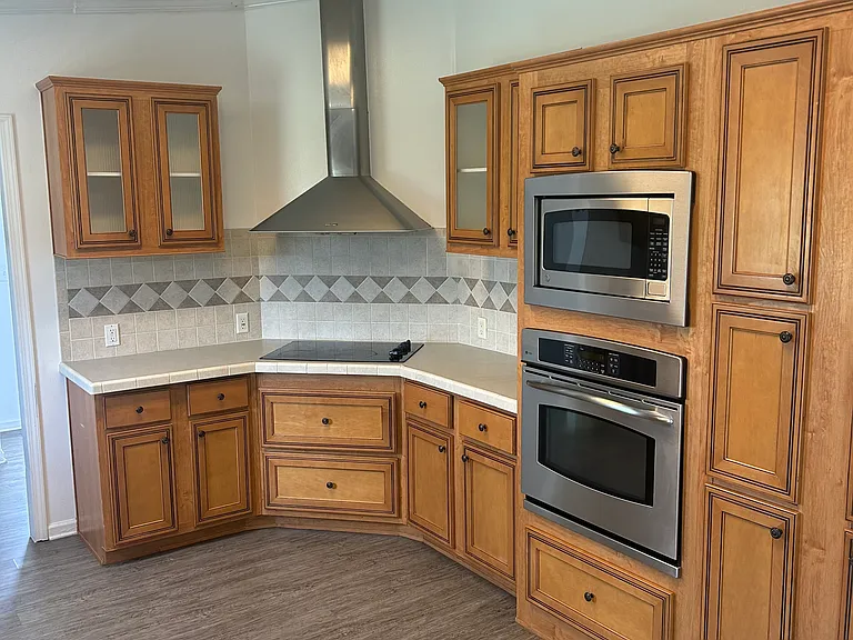 394 SW Lunsford Ter — Photo 8