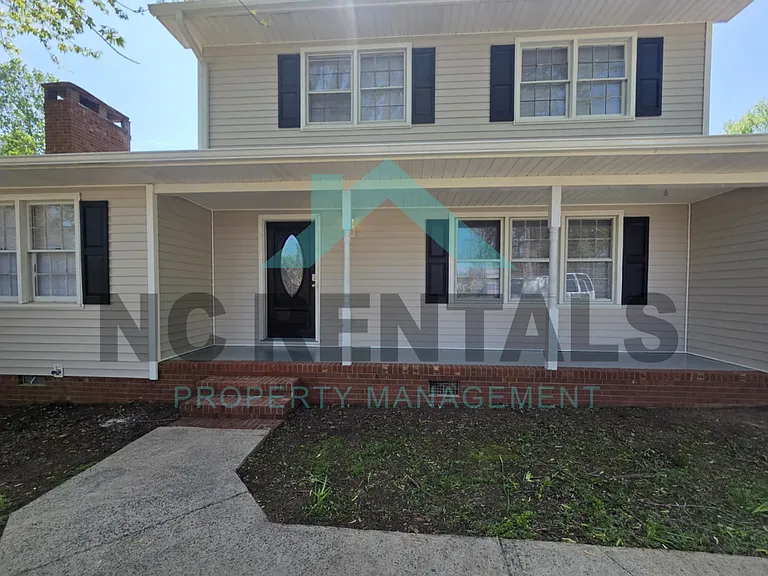 2300 Carlford Rd — Photo 2