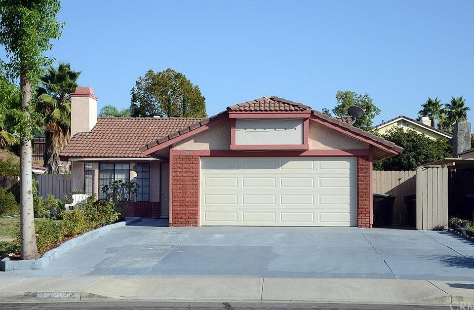 1st image of 39526 Oak Cliff Dr