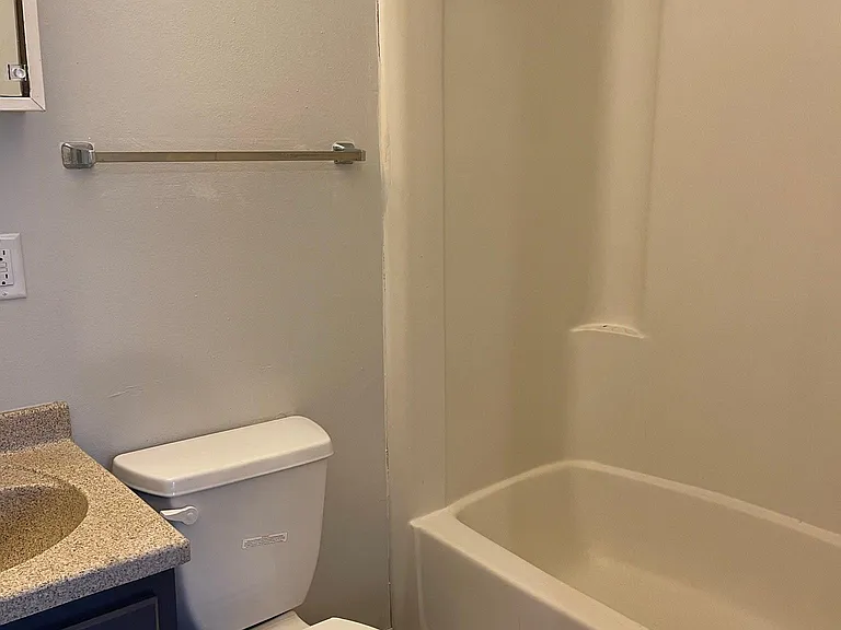 514 S Lucas St #1 — Photo 9