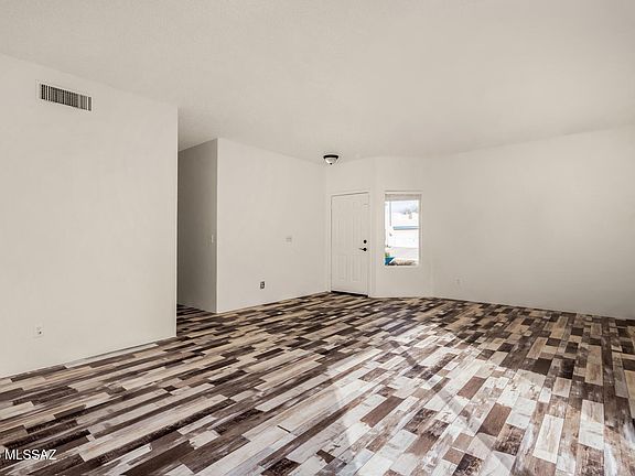 5th image of 2601 W Camino Llano