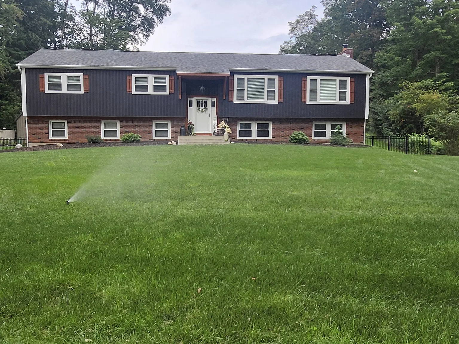 4 bed, 2.5 bath, 2700 sqft, $1,100 — Photo 3