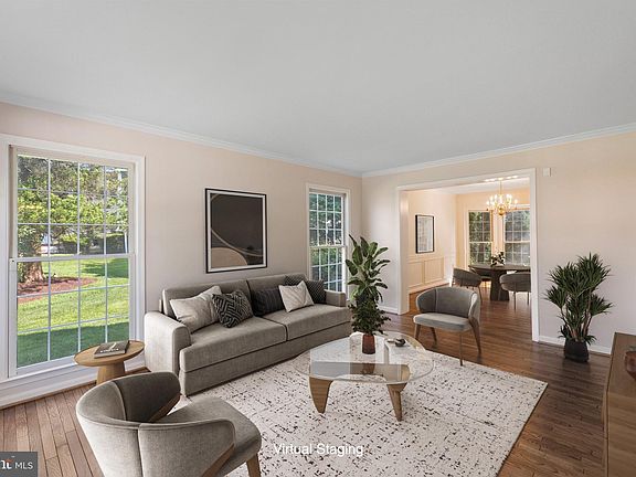 3rd image of 7472 Rosewood Manor Ln