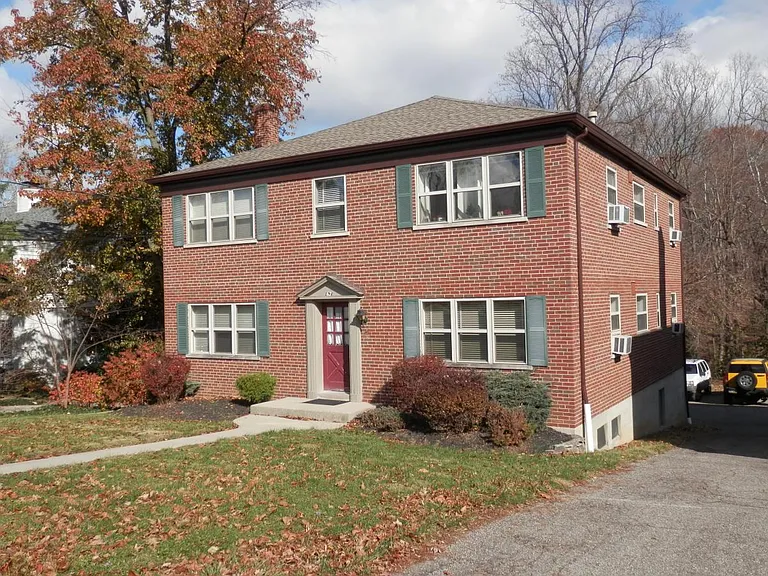 60 Woodlawn Ave — Photo 1