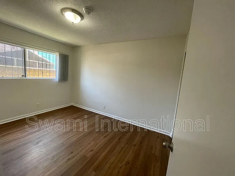 7716 S Figueroa St #4 — Photo 16