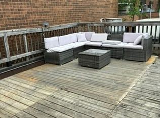 614 College St #1, Toronto, ON M6G 1B4