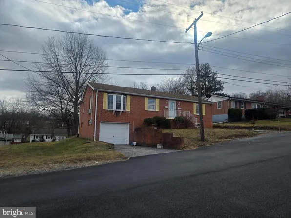 333 Oak St, Martinsburg, WV 25401