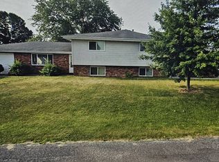 6012 Hartford Dr #1, Pekin, IL 61554