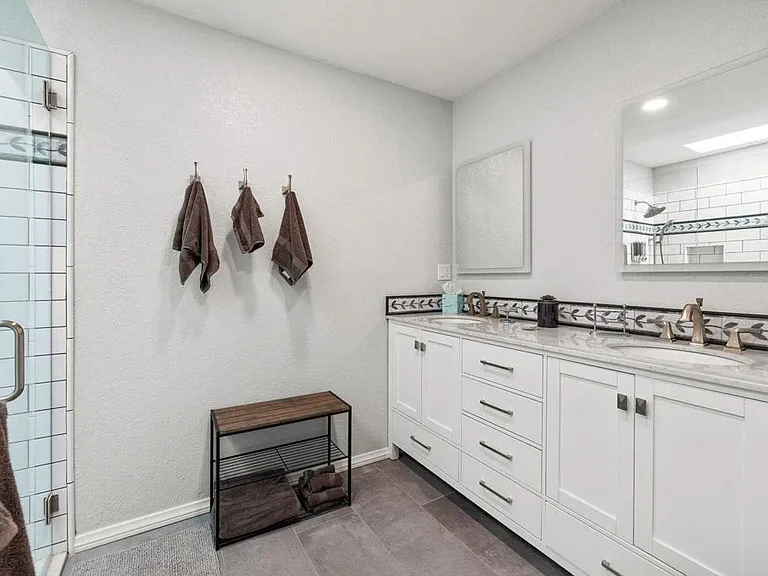 235 Santa Barbara Cir — Photo 40
