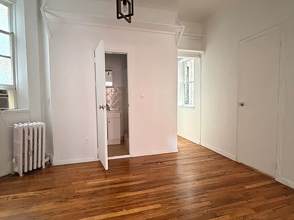 3rd image of 158 1st Ave APT 6