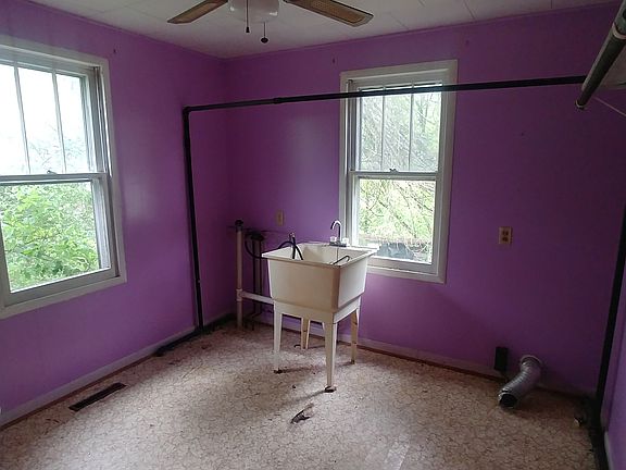 4th image of 692 James St