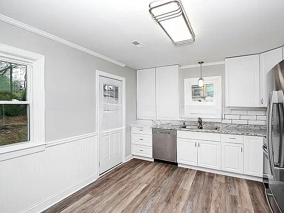 3rd image of 607 Westwood Cir #4