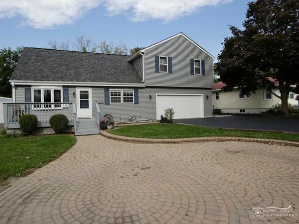 2513 S Scheid Ln, McHenry, IL 60051