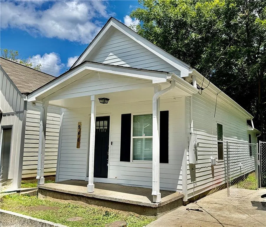 1 bed, 1.0 bath, 698 sqft, $1,300 — Photo 1