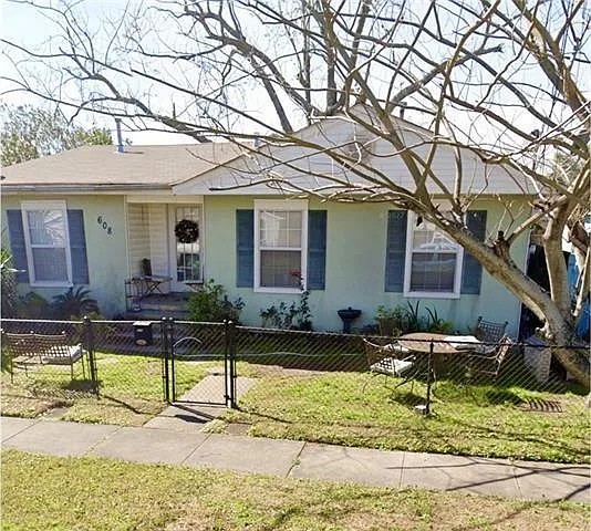 604 Houma Blvd — Photo 1