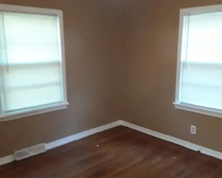 1709 S Walnut St — Photo 9