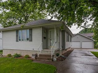 2400 Mallory St SW, Cedar Rapids, IA 52404