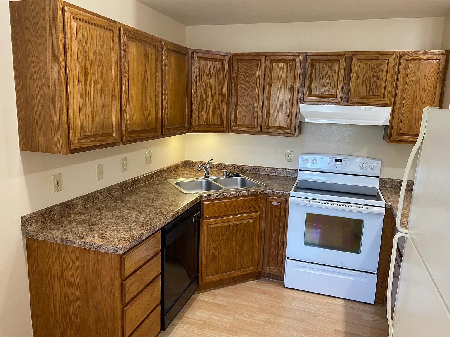 2 bed, 1000 sqft, $1,275 — Photo 2