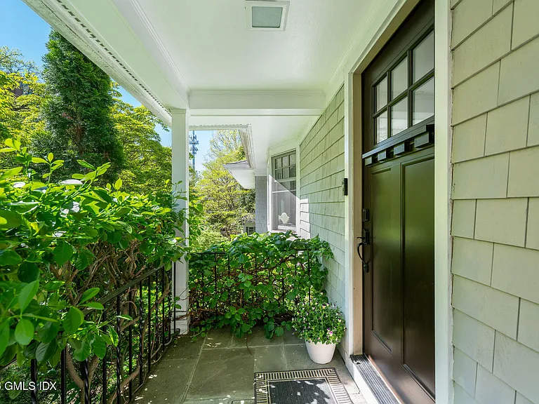 51 Glen Rd — Photo 2