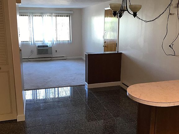 3rd image of 9 Bartlett St APT 2