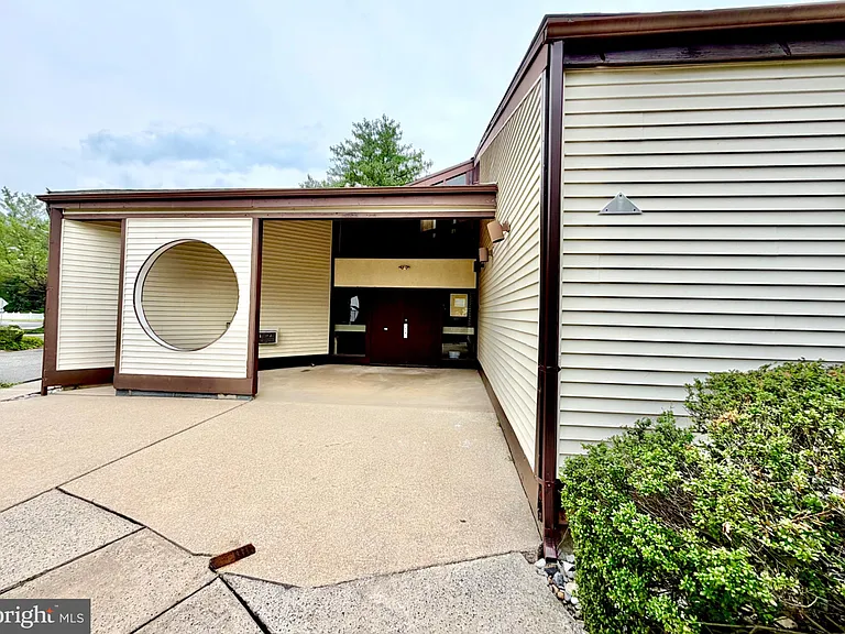 38 Chiswick Dr — Photo 10