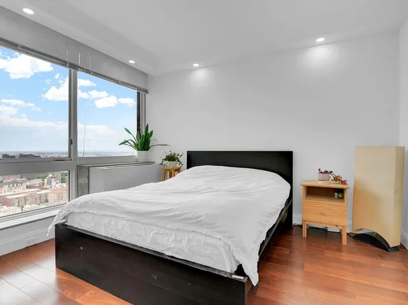 215 East 96th Street image 2 of 9