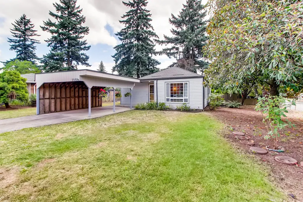 7450 SE 65th Ave photo 1