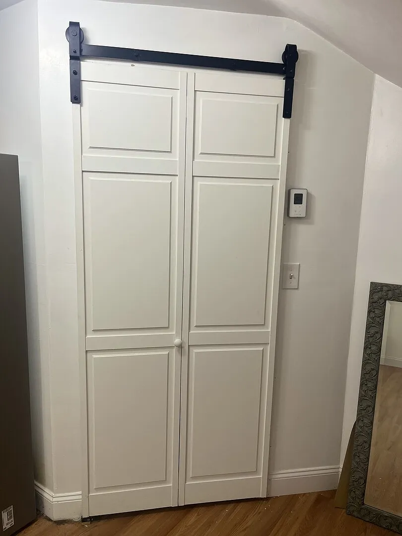 Building Photo - Academy Ave