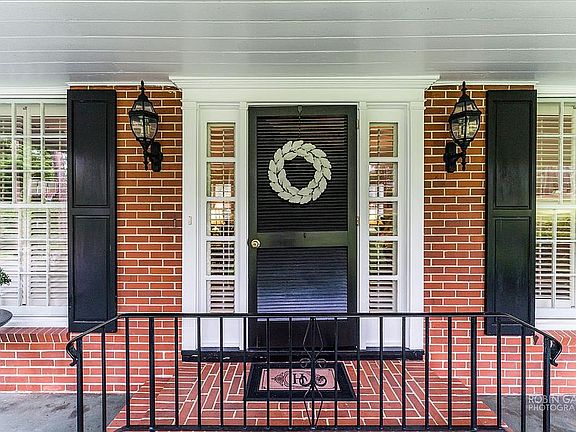 2nd image of 2890 Hillandale Cir