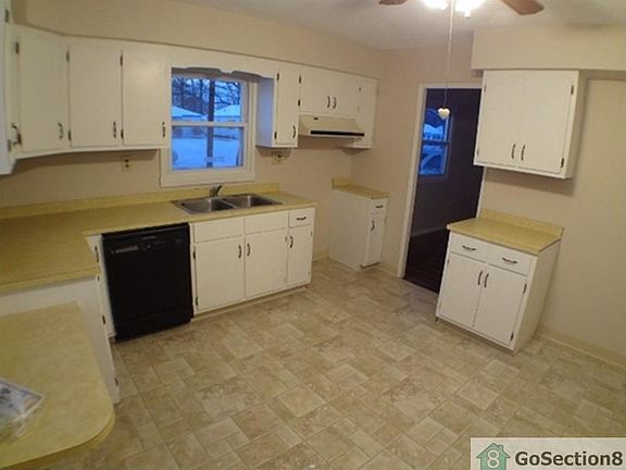 3rd image of 315 Marseilles Ave