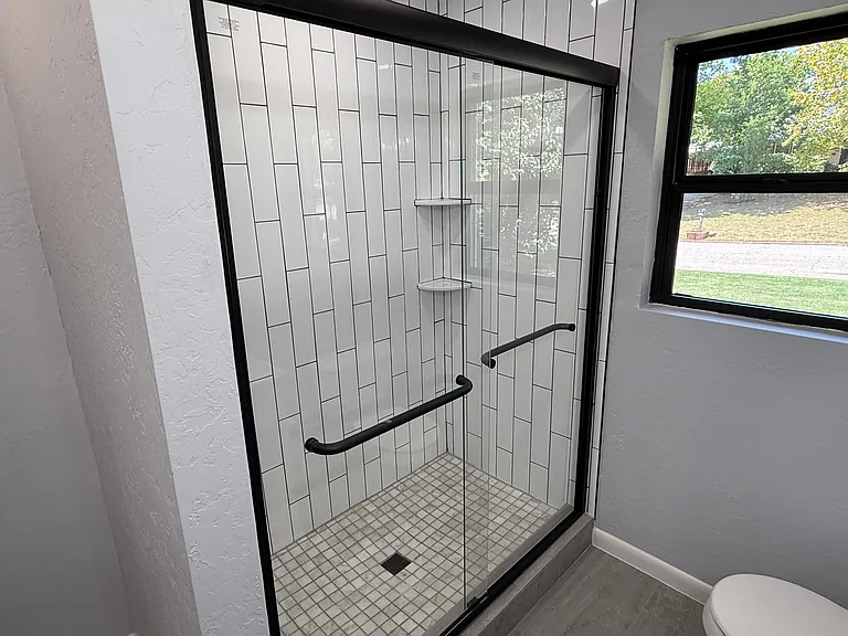 408 W Pierce St — Photo 3