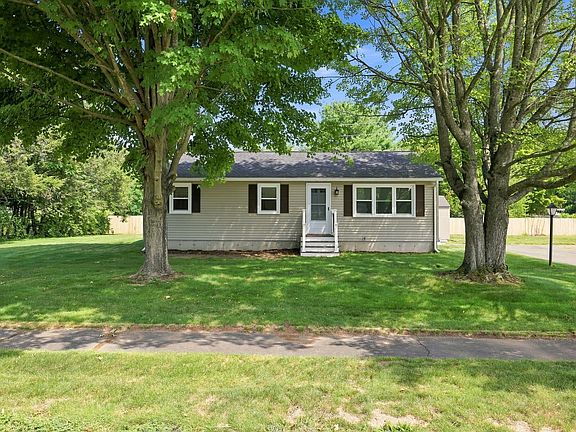 3rd image of 15 Peterson Cir