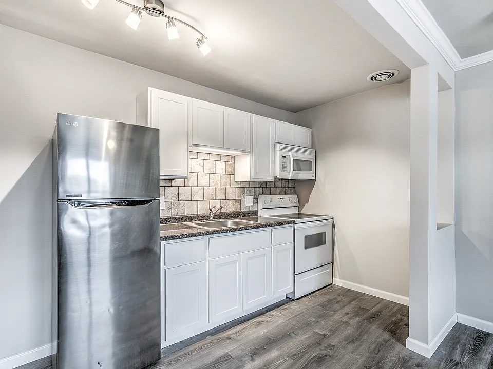 3398 High Ridge Blvd #16