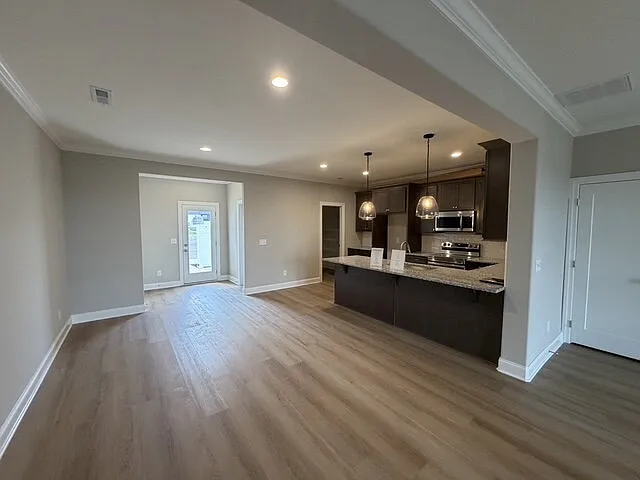 3 bed, 2.5 bath, 1842 sqft, $2,499 — Photo 3