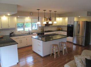 421 Pickwick Pl, Valparaiso, IN 46385