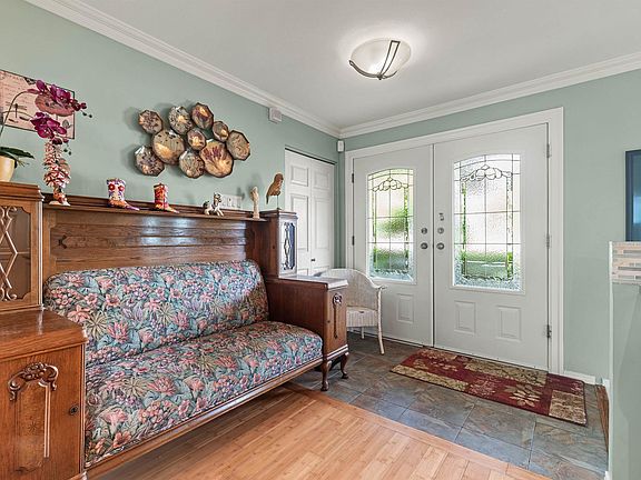 5th image of 2544 Sunnyside Cres