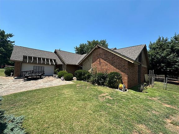 2nd image of 2101 Creighton Dr