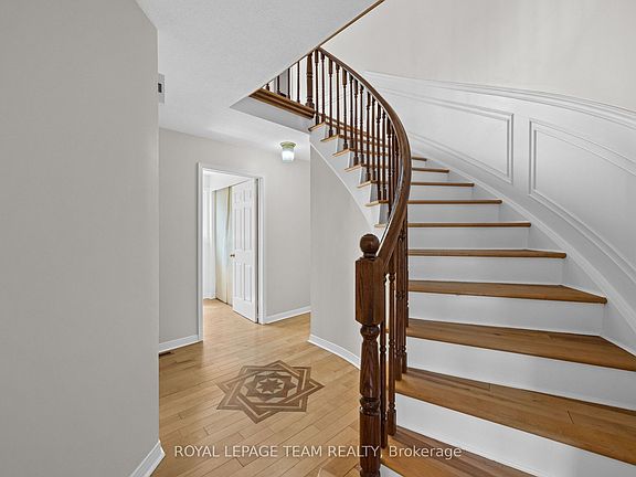 2nd image of 59 Naismith Cres