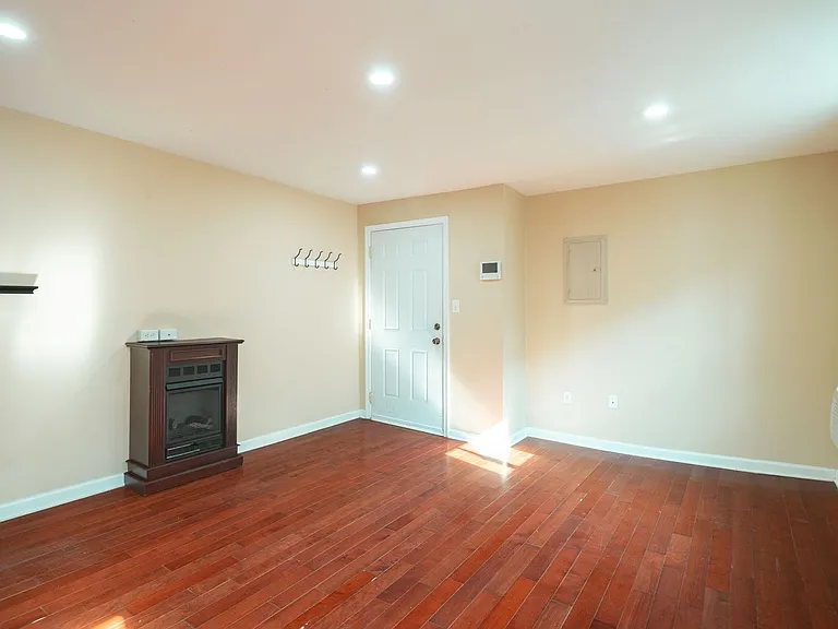 1422 Christian St #3R — Photo 12