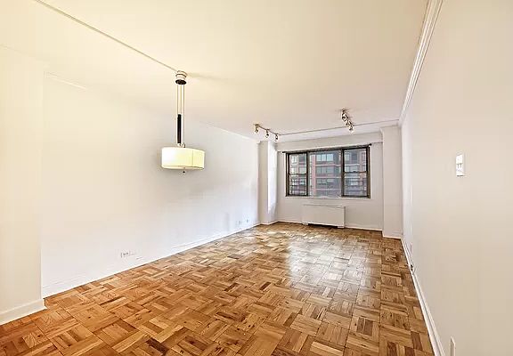 4th image of 300 E 40th St APT 4N