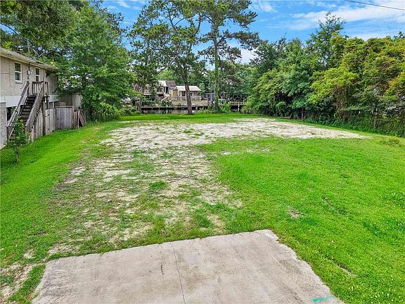 3rd image of 3074 S Palm Dr