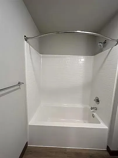 Lake Drive Apartments — Photo 17