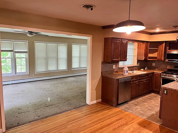3rd image of 1515 Randol Ave